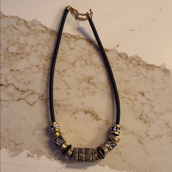 Jewelry - Elegant Black and Gold Beaded Necklace